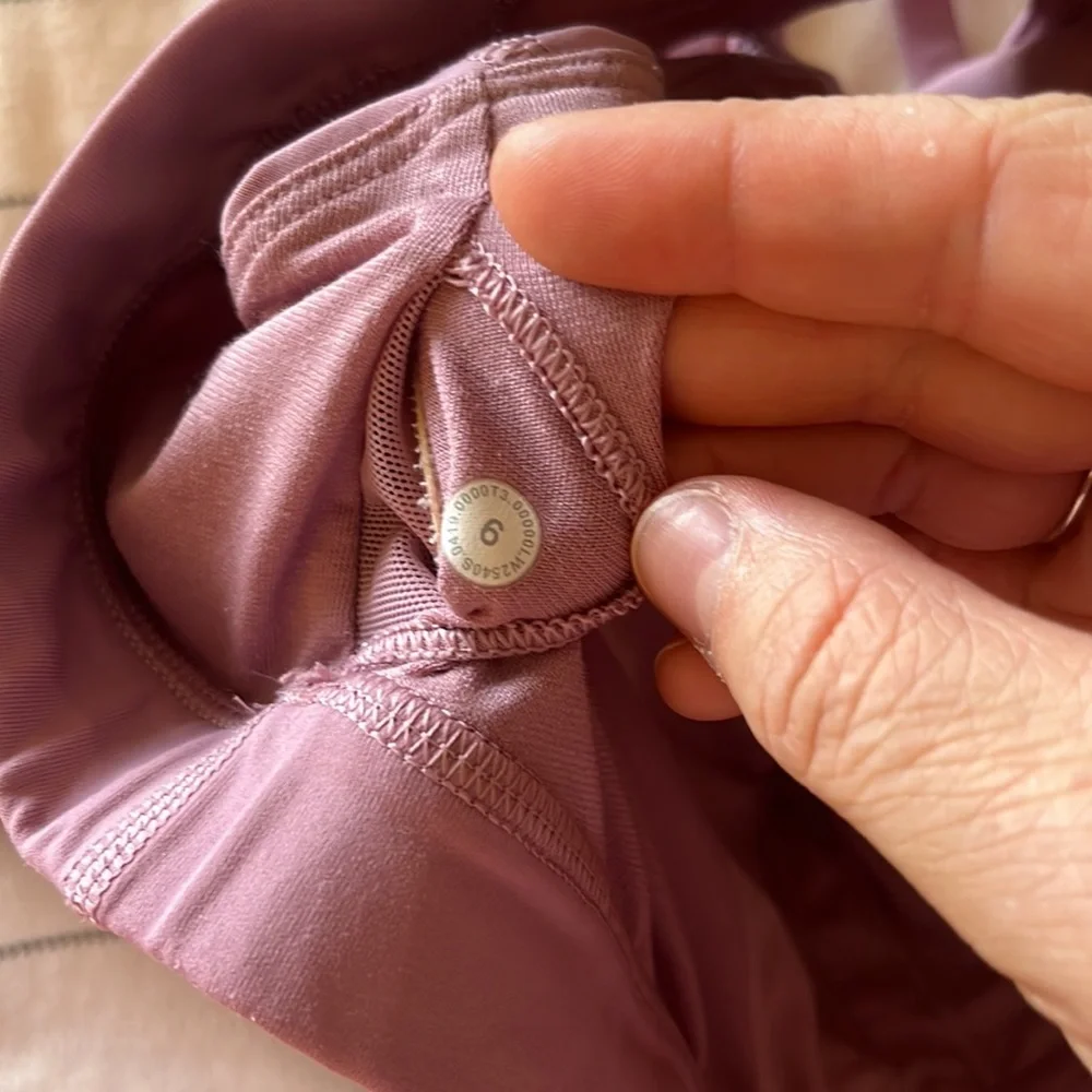 Lululemon bra size 6 - Picture 3 of 3